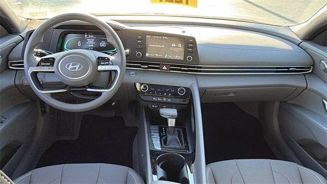 Used 2025 Hyundai Elantra Hybrid FWD image 13
