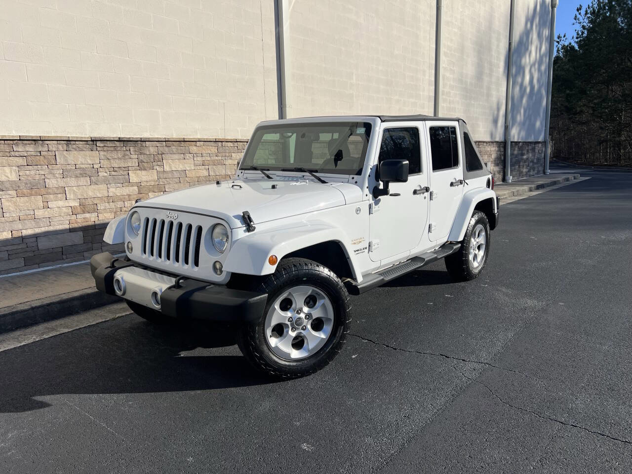 Used 2014 Jeep Wrangler Unlimited Sahara image 2