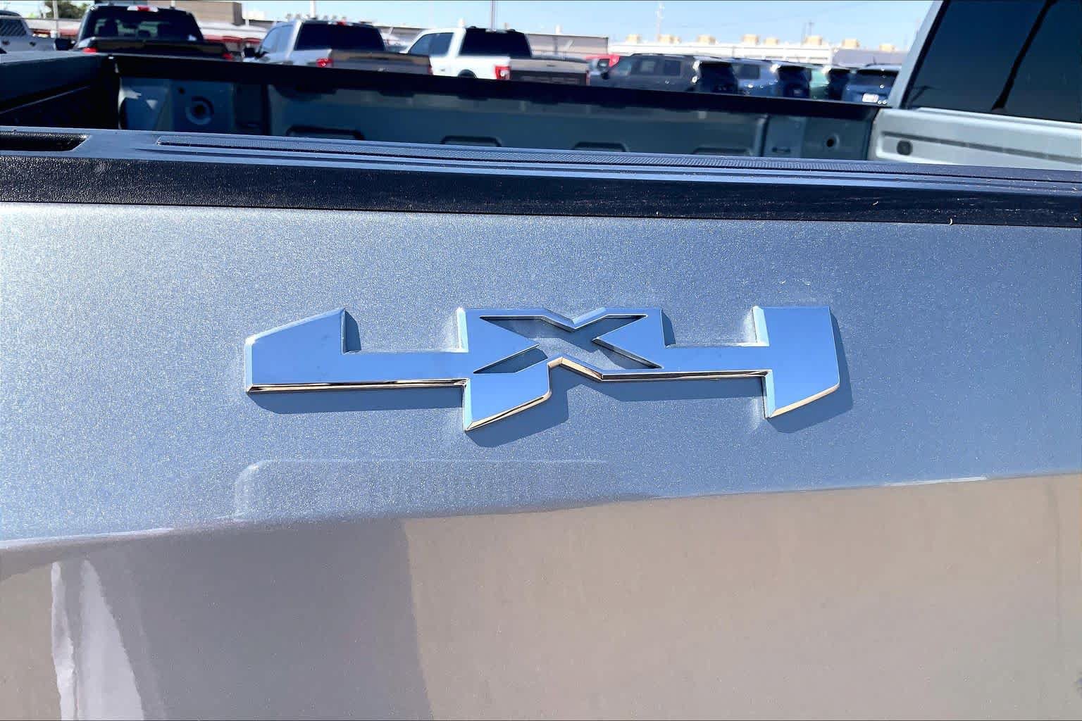 Used 2026 GMC Sierra 1500 SLT AWD/4WD image 9