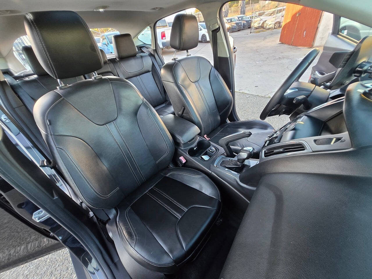 Used 2012 Ford Focus Titanium FWD image 28