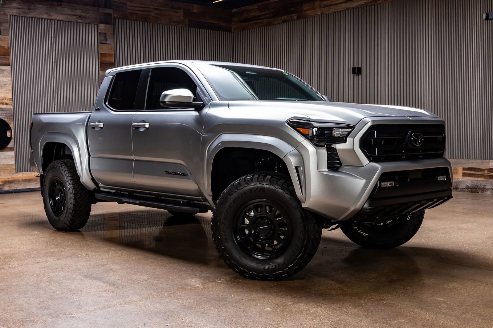Used 2025 Toyota Tacoma SR5 image 1