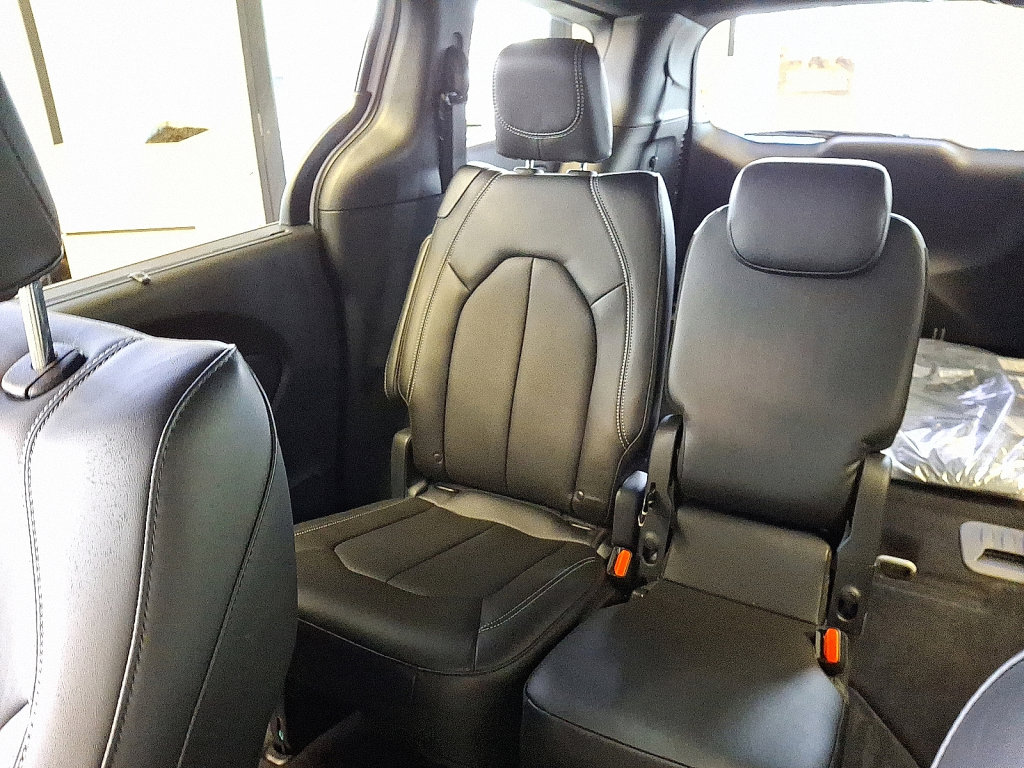 New 2026 Chrysler Pacifica Select image 14