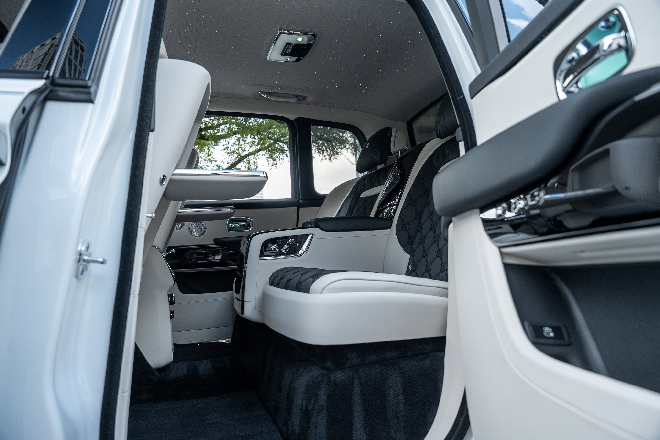 Used 2025 Rolls-Royce Cullinan Black Badge image 41