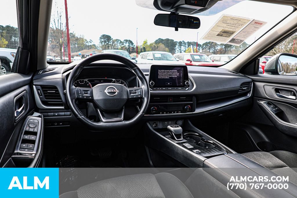 Used 2025 Nissan Rogue SV FWD image 30