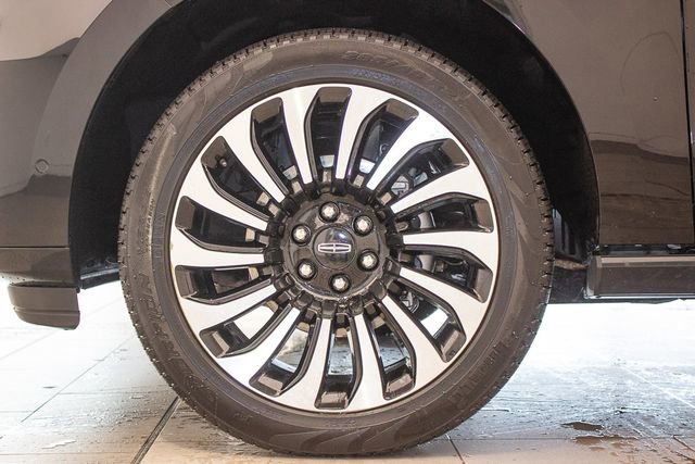 Used 2024 Lincoln Navigator Black Label image 9