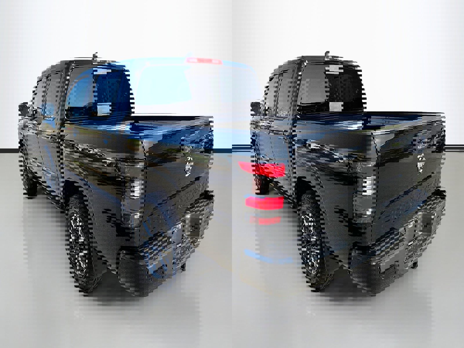 Used 2024 Nissan Frontier SL w/ Technology Package image 5