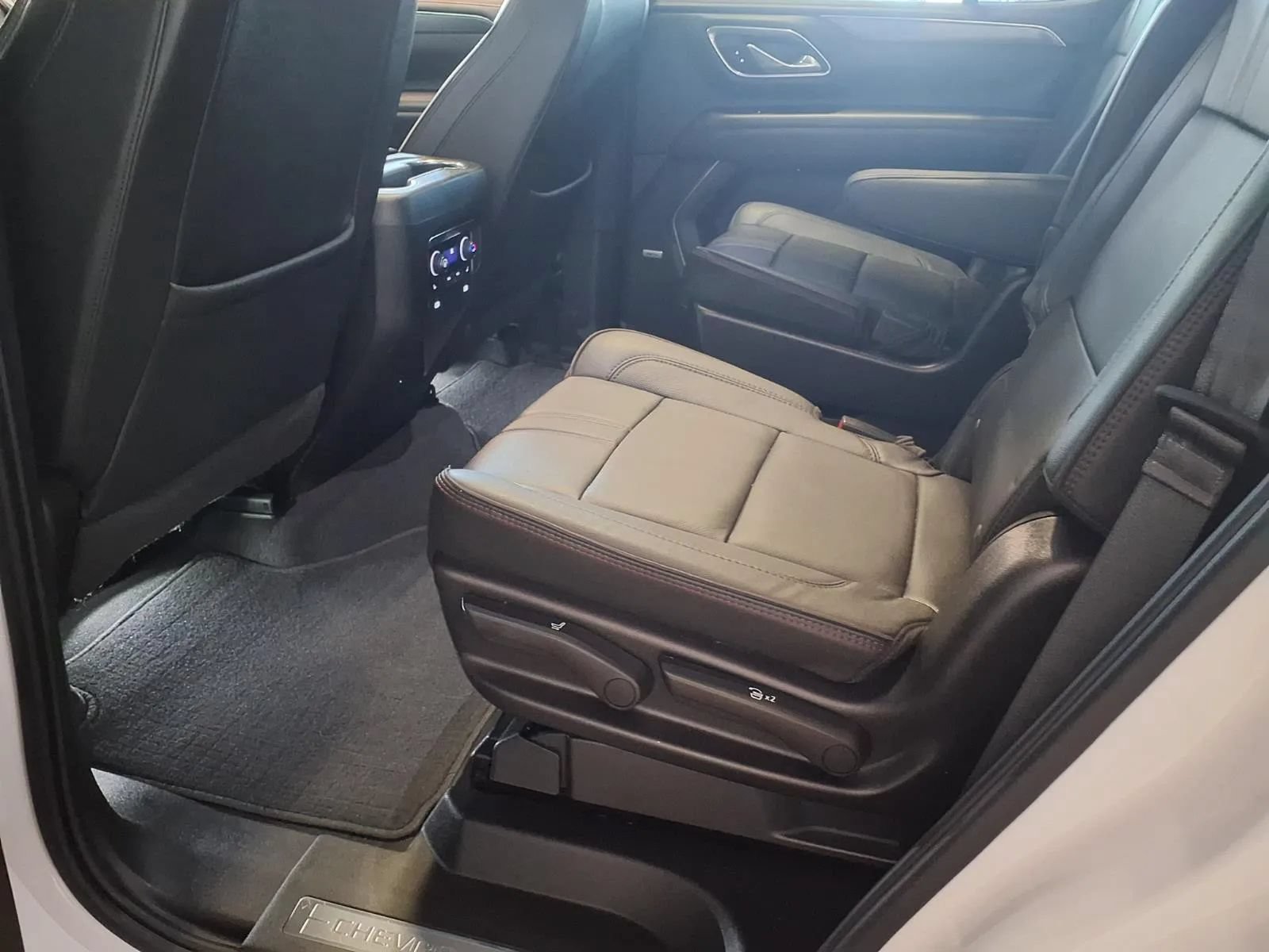 Used 2023 Chevrolet Tahoe RST w/ Luxury Package AWD/4WD image 15