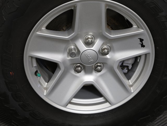 Used 2020 Jeep Gladiator Sport w/ Quick Order Package 24S image 8