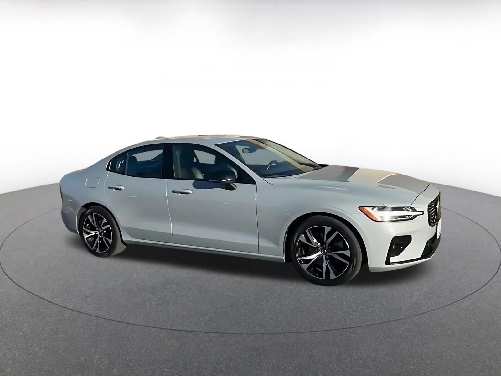 Used 2024 Volvo S60 B5 Core FWD image 2