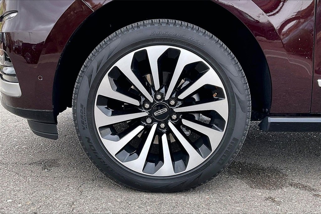 Used 2023 Lincoln Navigator Reserve image 8