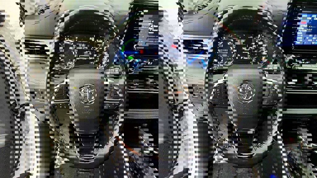 Used 2021 Toyota Highlander XLE image 14