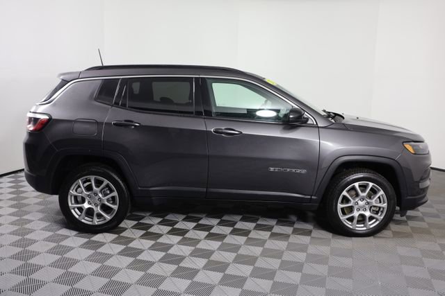Used 2023 Jeep Compass Latitude image 9