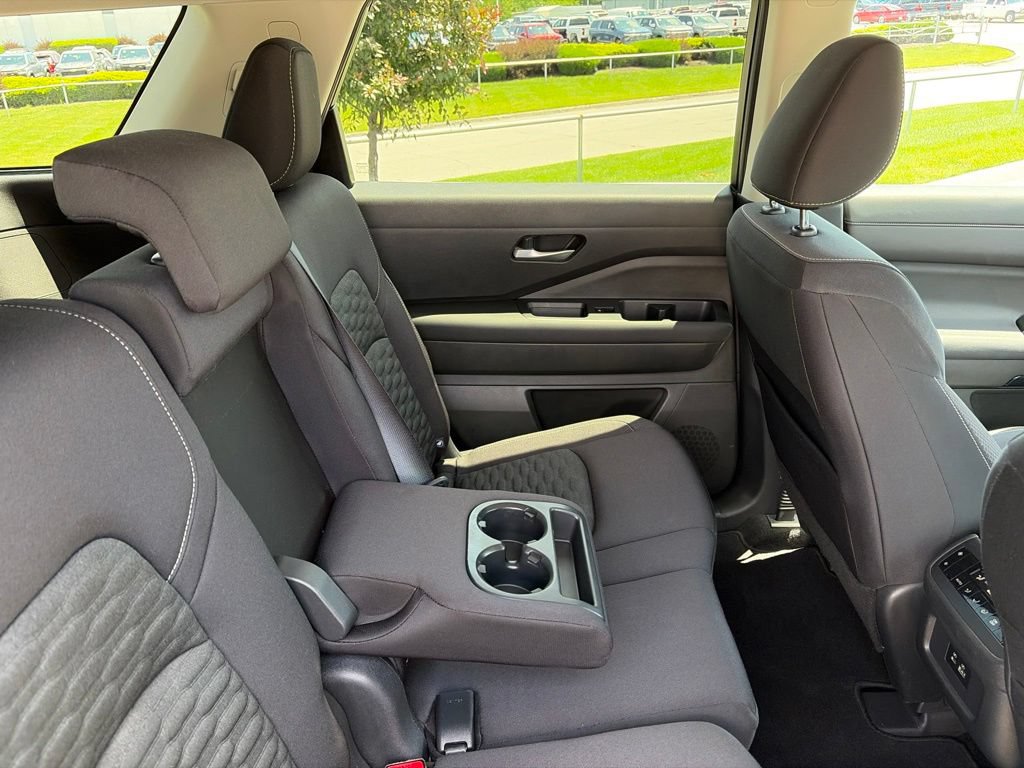 Used 2022 Nissan Pathfinder SV AWD/4WD image 35