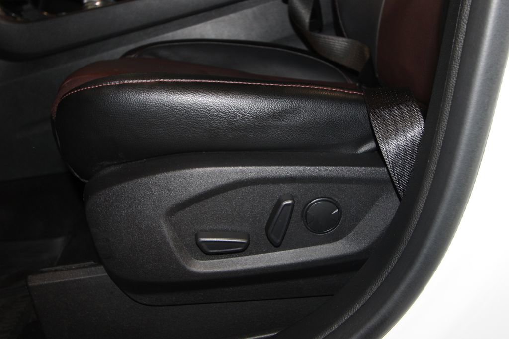 Used 2022 Ford Edge Titanium w/ Equipment Group 301A AWD/4WD image 9