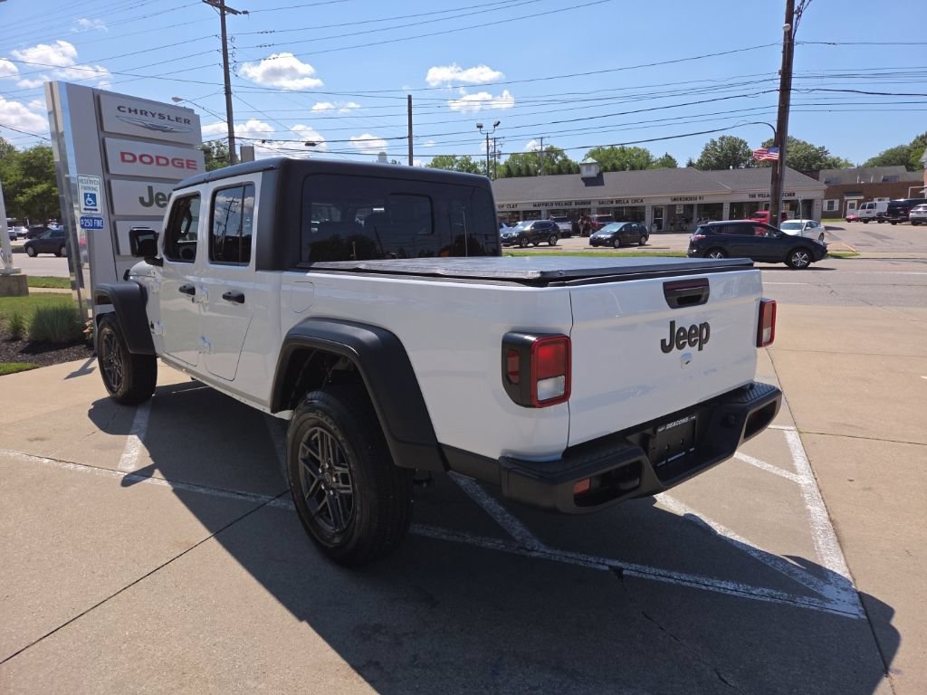 Certified 2025 Jeep Gladiator Sport AWD/4WD image 9