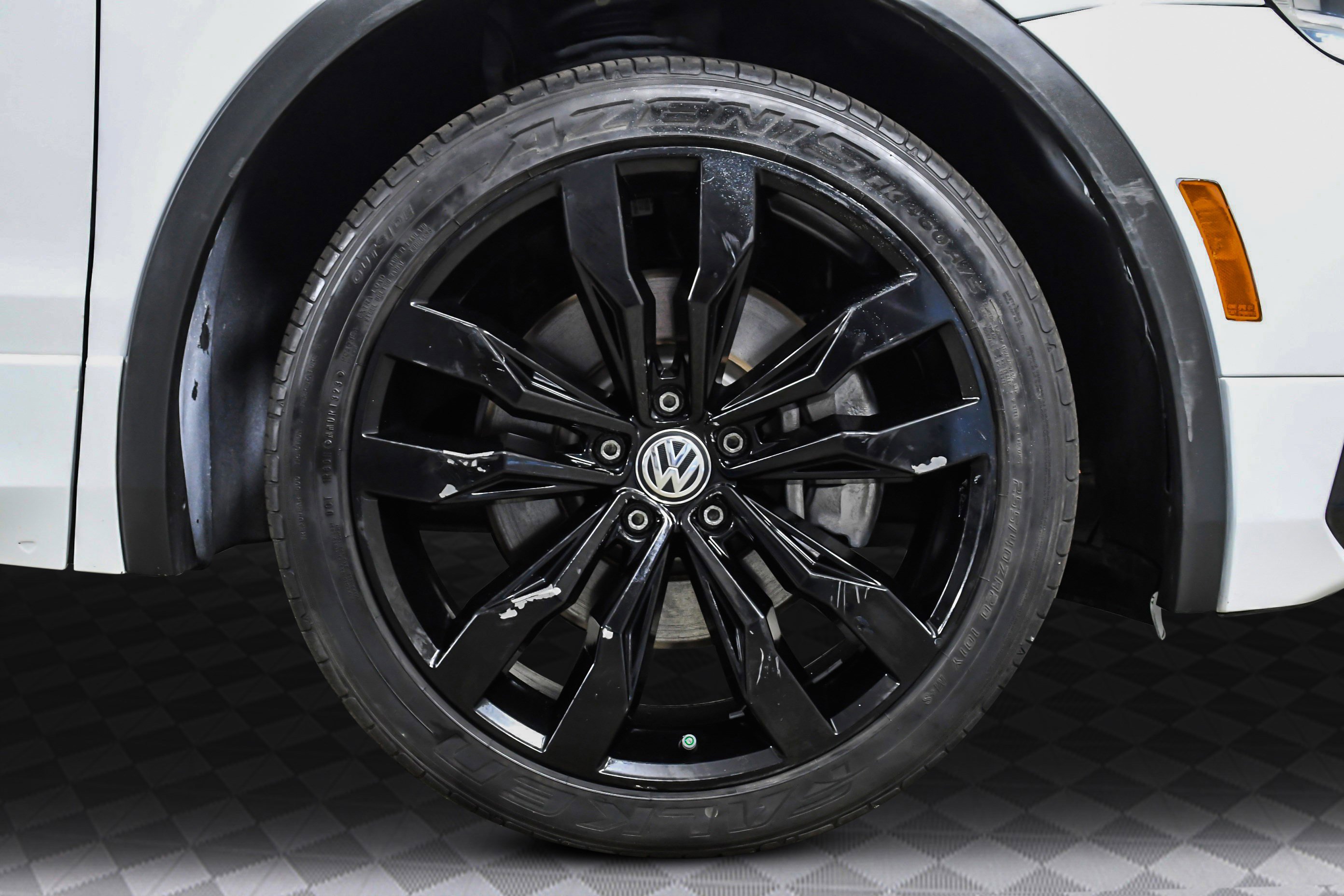 Used 2021 Volkswagen Tiguan SE R-Line image 34