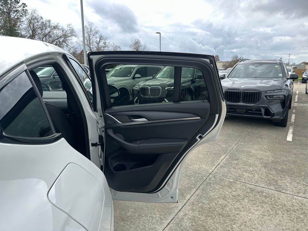 Certified 2025 BMW X4 xDrive30i w/ M Sport Package image 27