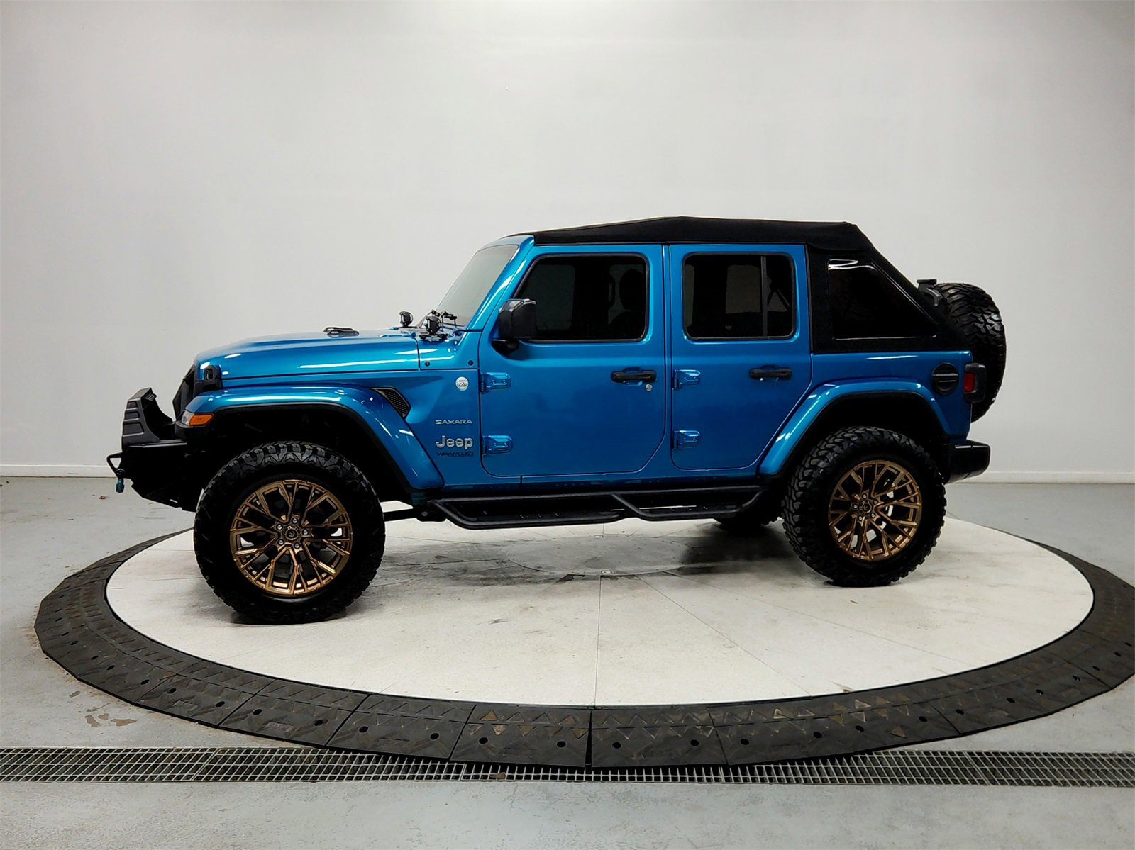 Used 2020 Jeep Wrangler Unlimited Sahara image 4