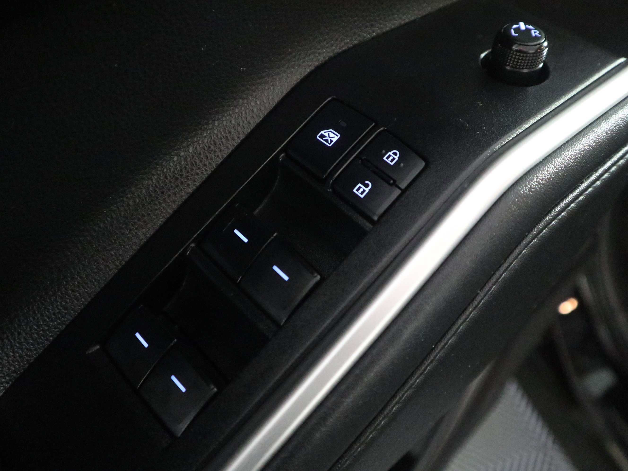 Used 2020 Toyota Highlander LE image 35