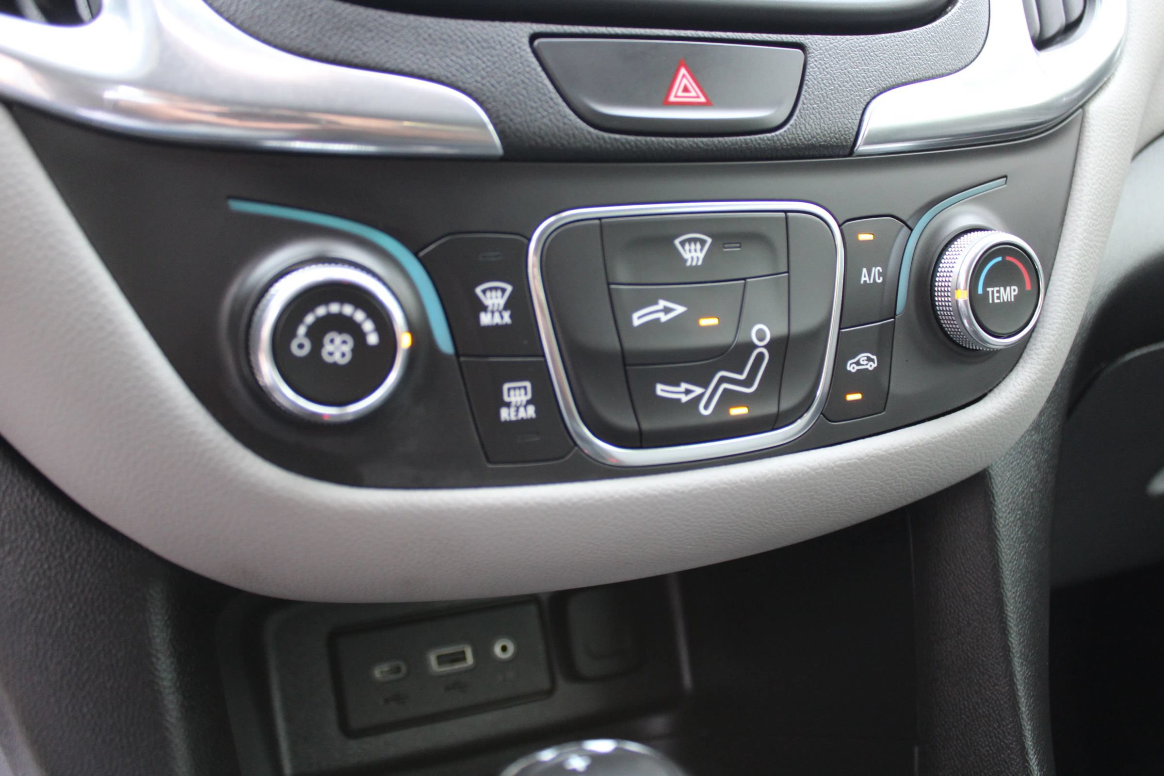 Used 2021 Chevrolet Equinox LS FWD image 9