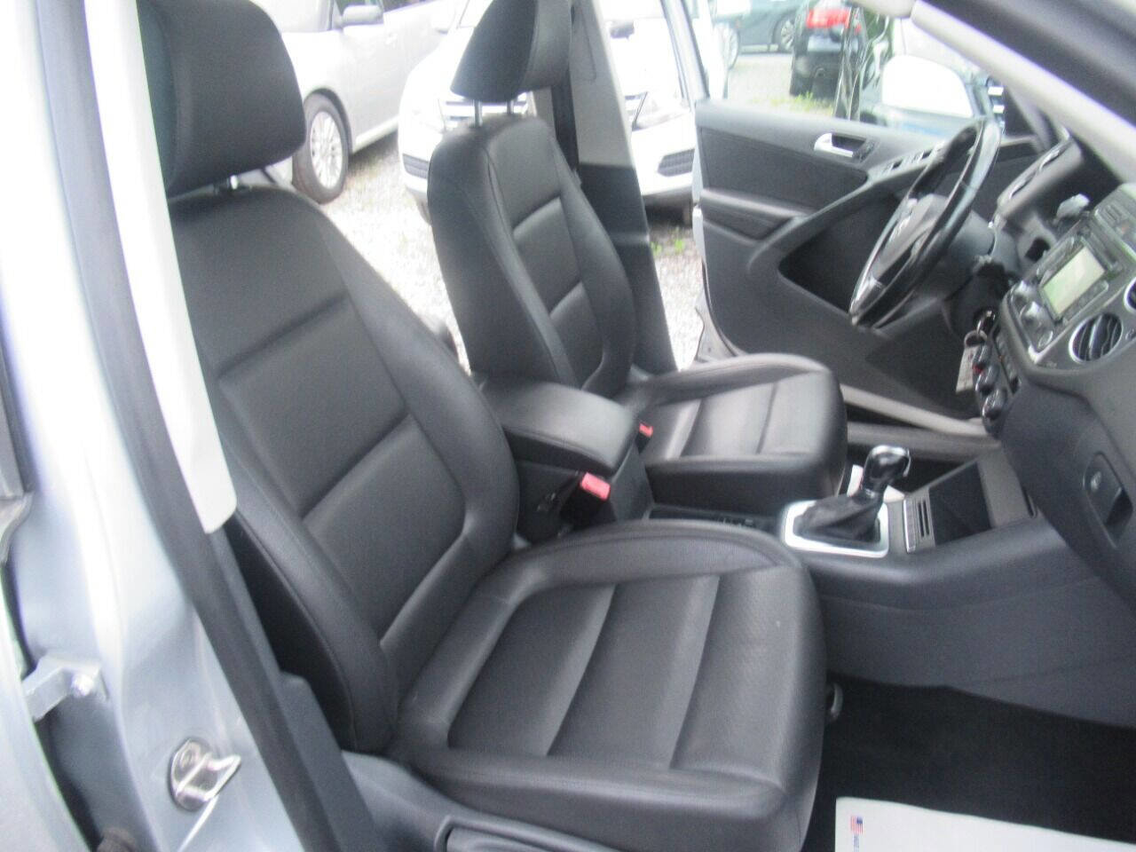Used 2013 Volkswagen Tiguan SE image 22