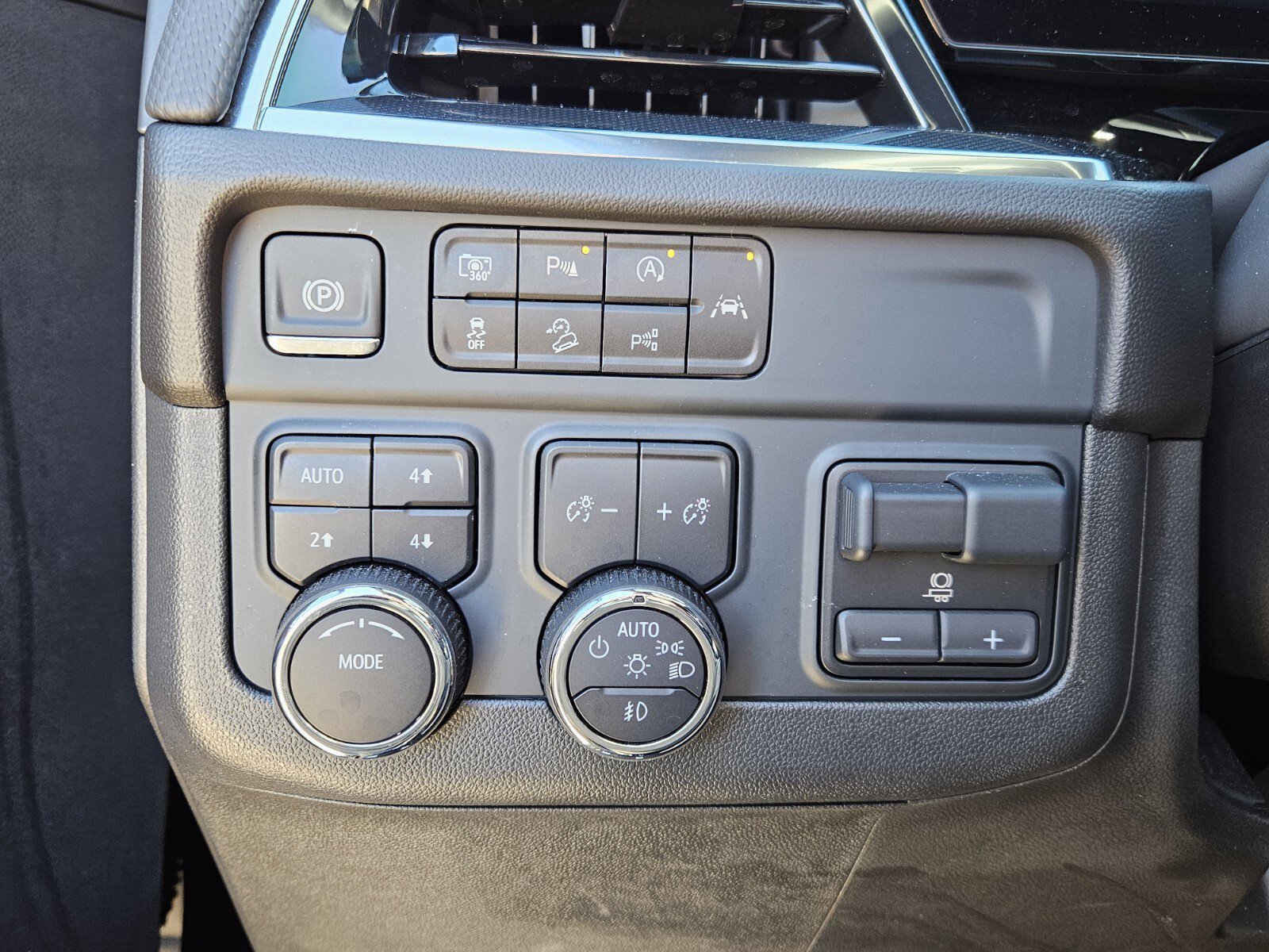 Used 2025 Chevrolet Tahoe RST w/ Comfort Package image 30