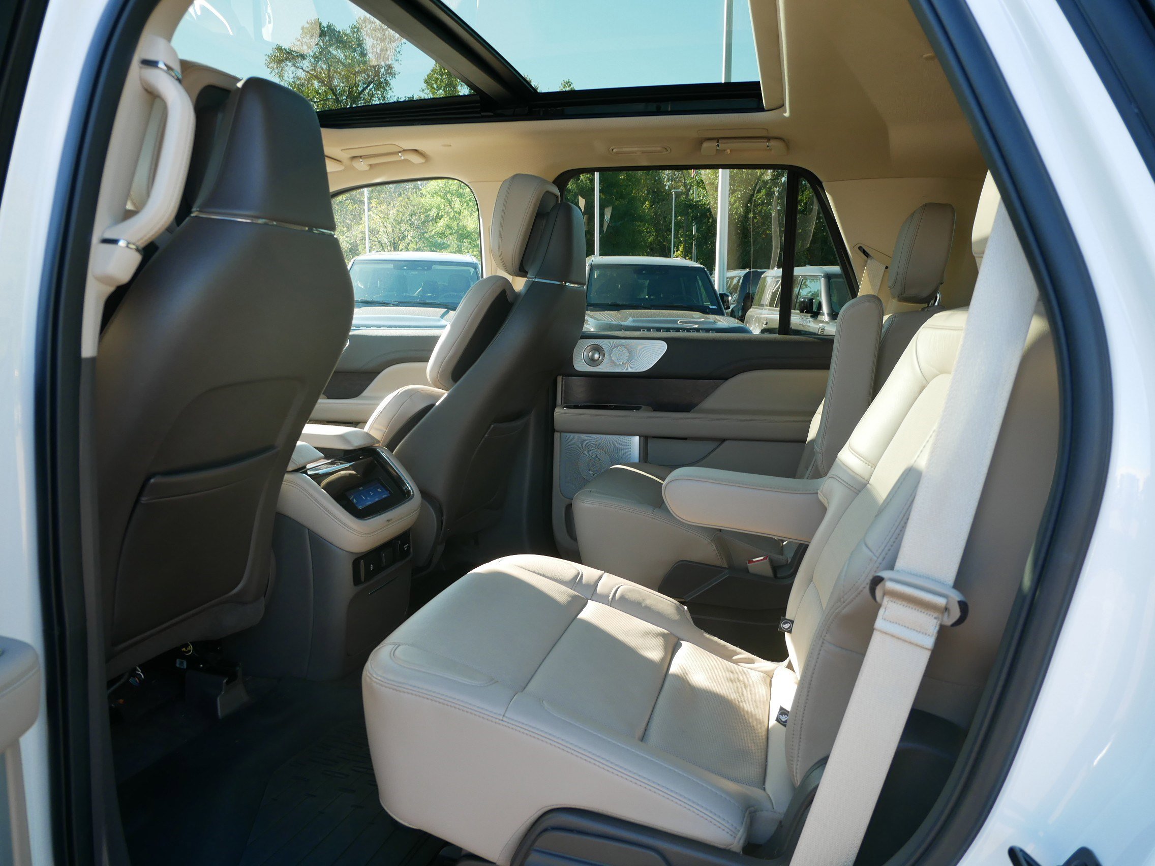 Used 2023 Lincoln Navigator Reserve image 17