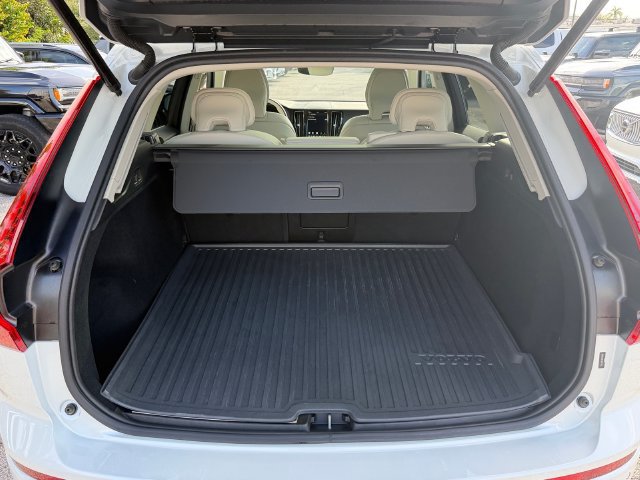 Certified 2024 Volvo XC60 B5 Plus w/ Protection Package AWD/4WD image 15