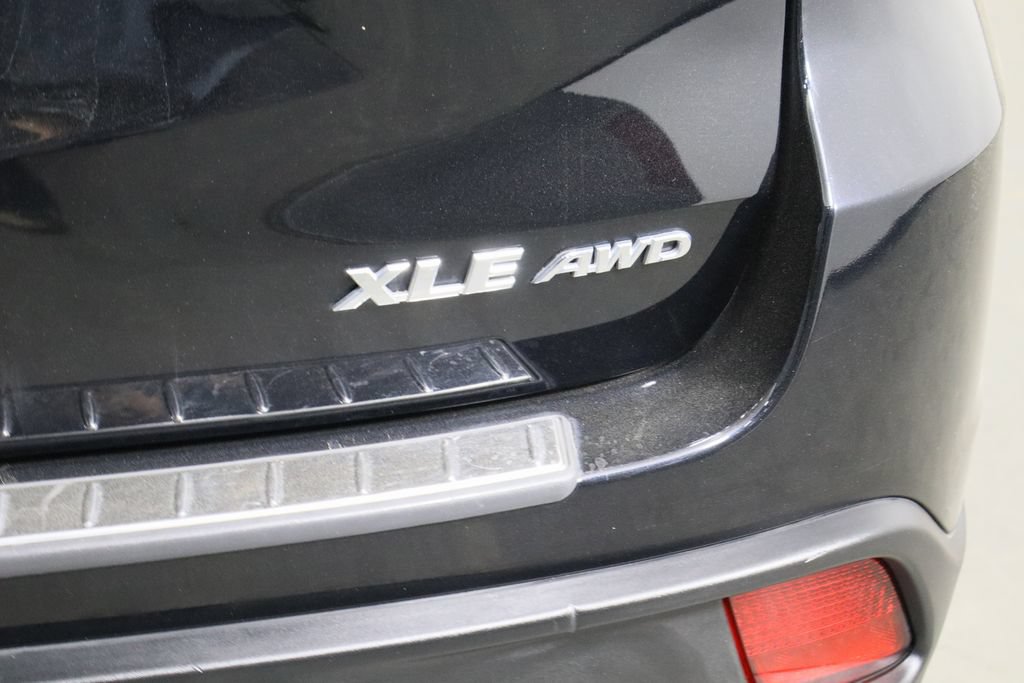 Used 2019 Toyota Highlander XLE AWD/4WD image 45