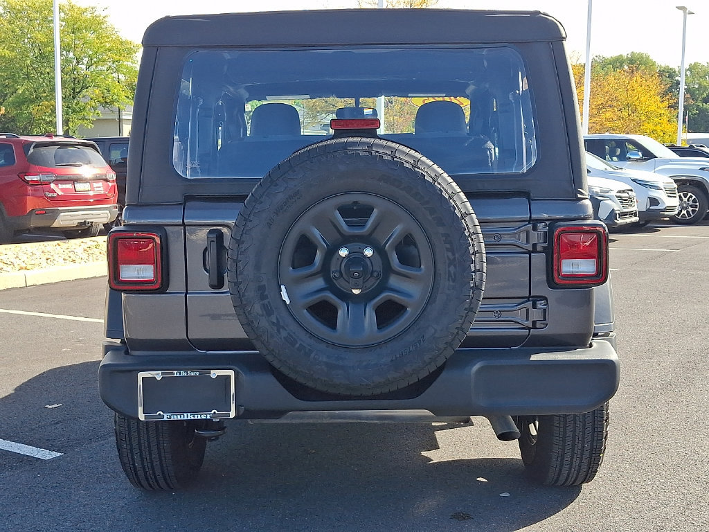 Used 2025 Jeep Wrangler Sport AWD/4WD image 5