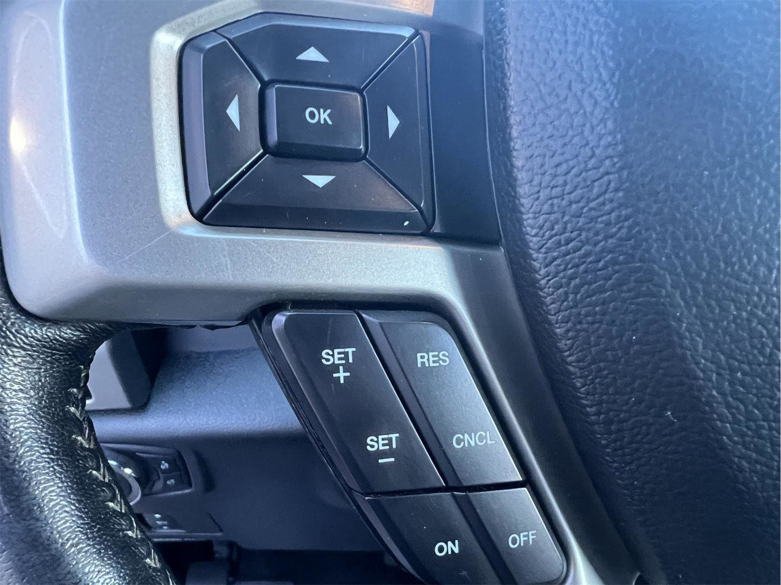 Used 2020 Ford F350 Lariat w/ Chrome Package image 21