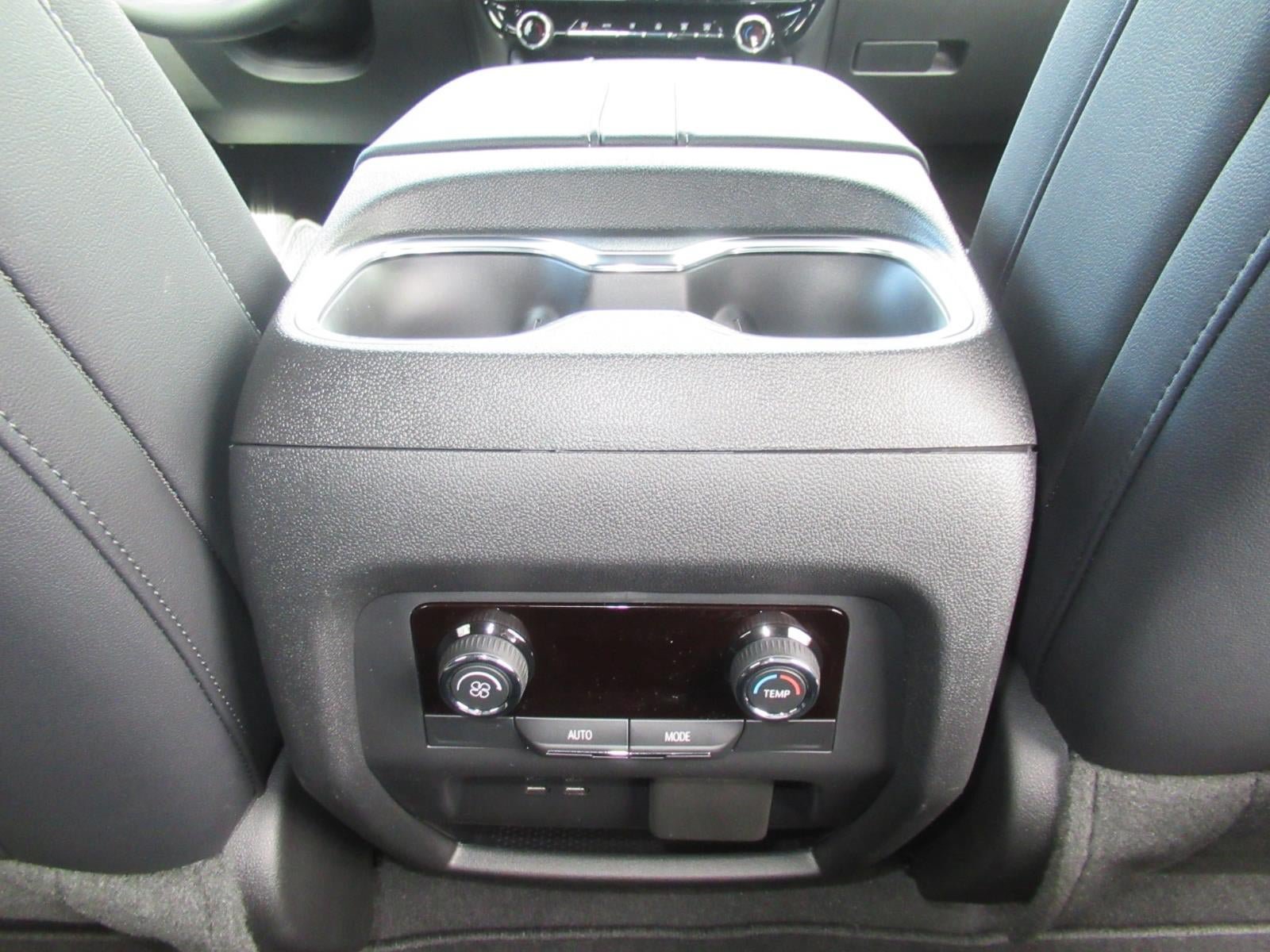 New 2027 Chevrolet Traverse LT w/ Driver Confidence Package FWD image 32