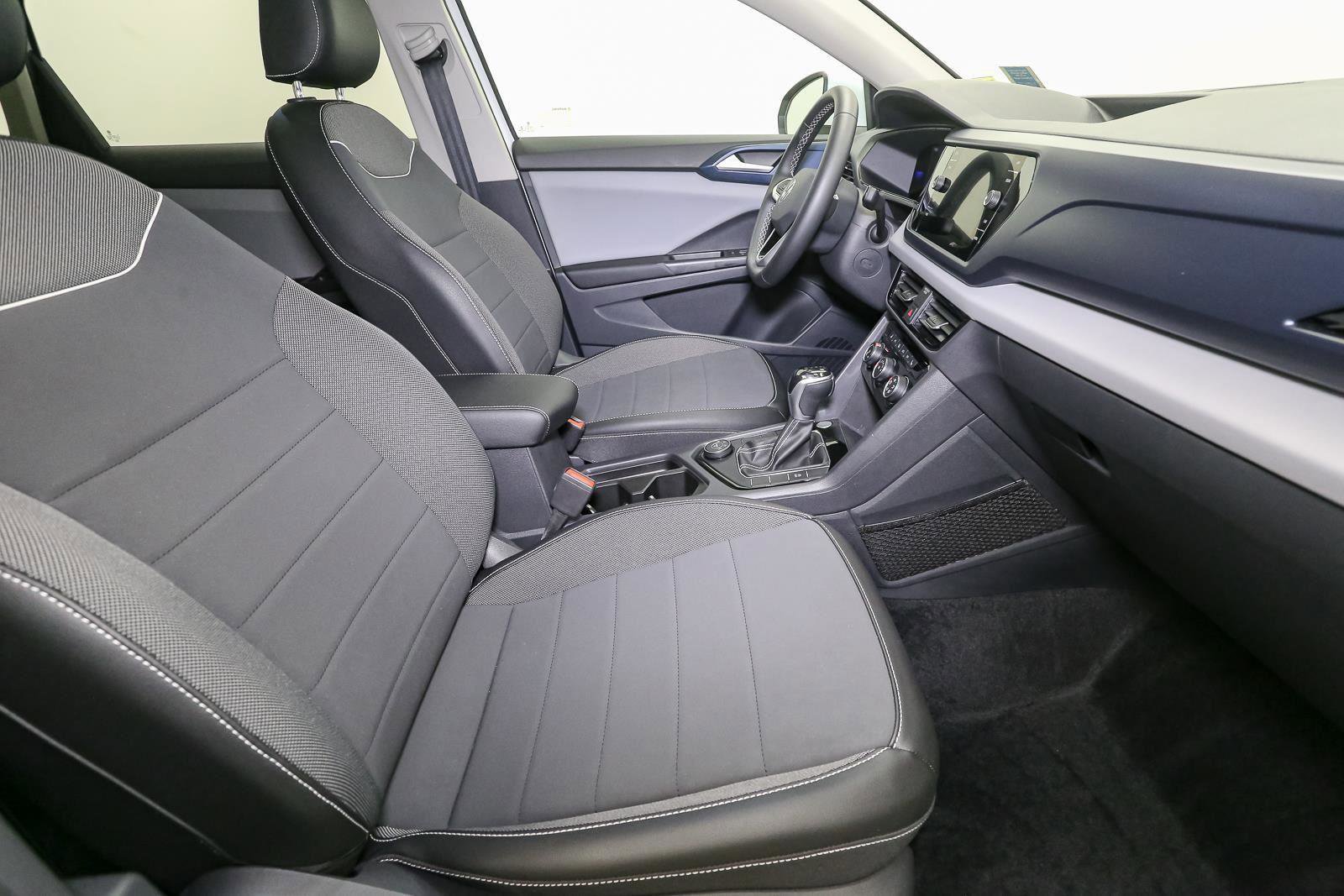 Certified 2023 Volkswagen Taos SE w/ Panoramic Sunroof Package AWD/4WD image 20