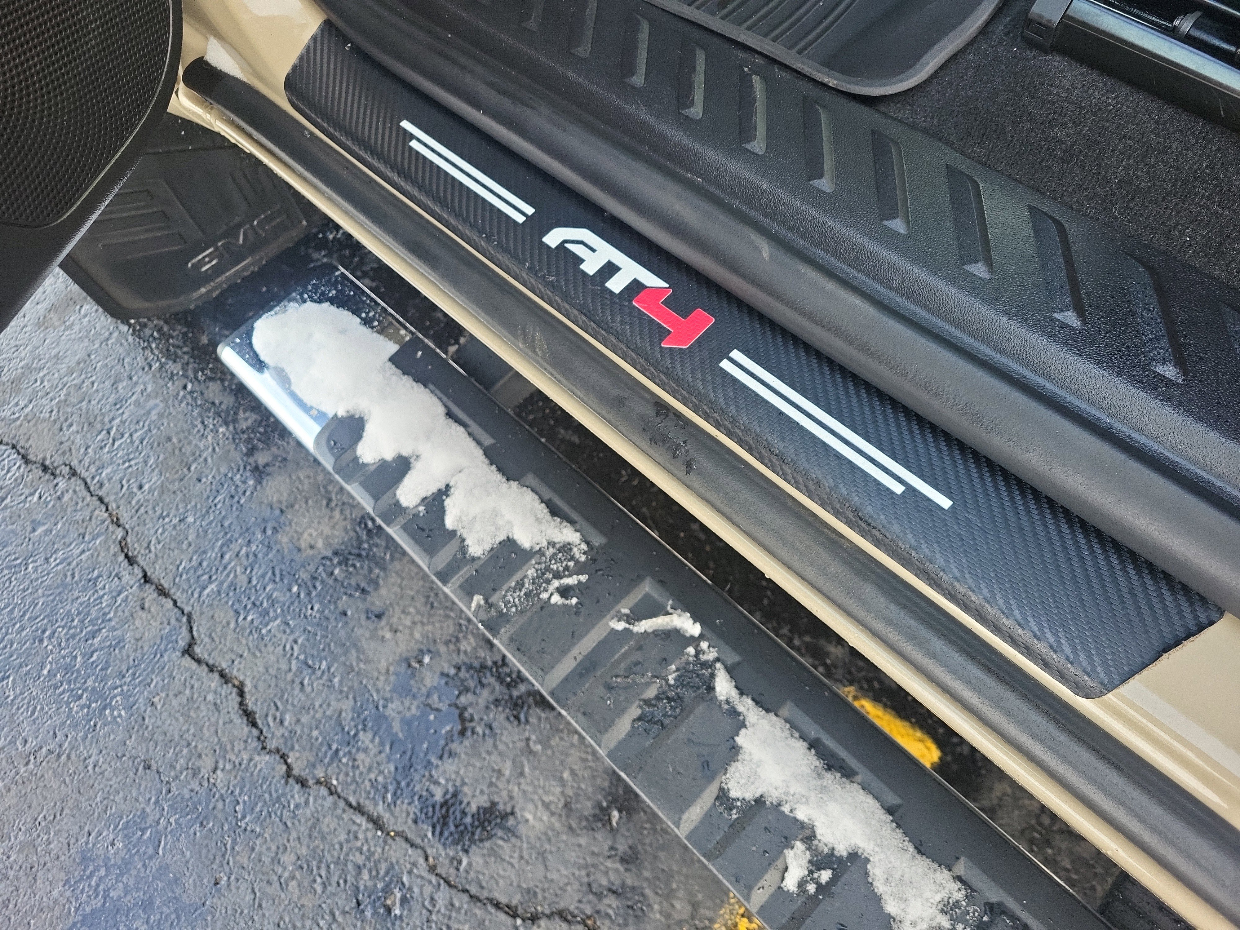 Used 2023 GMC Canyon AT4 w/ AT4 Premium Package image 20