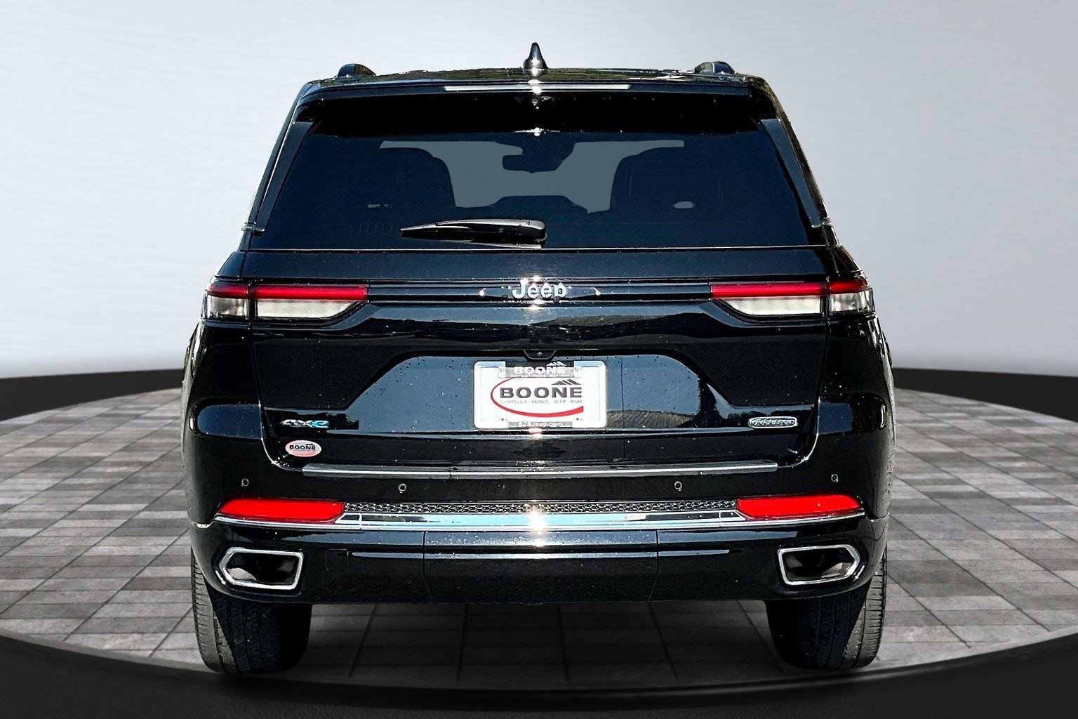 Used 2024 Jeep Grand Cherokee Overland w/ Luxury Tech Group IV image 5