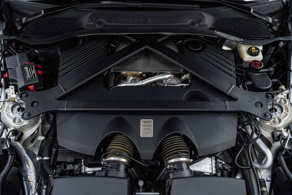 Used 2025 Aston Martin V8 Vantage Coupe image 34