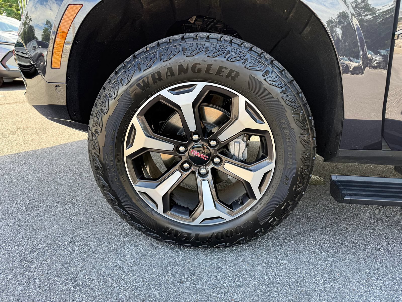 Certified 2026 GMC Yukon AT4 Ultimate AWD/4WD image 11