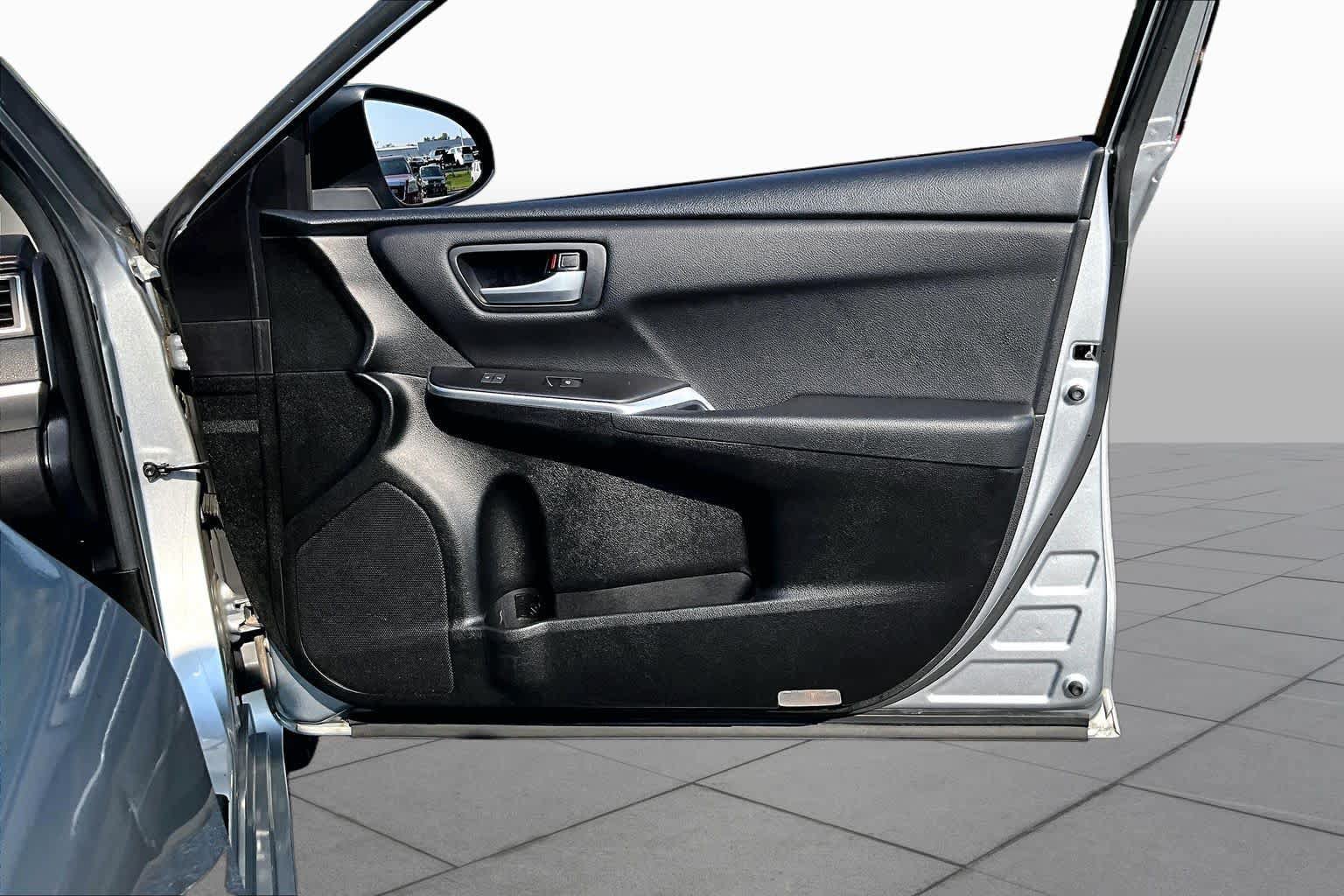 Used 2017 Toyota Camry SE FWD image 22
