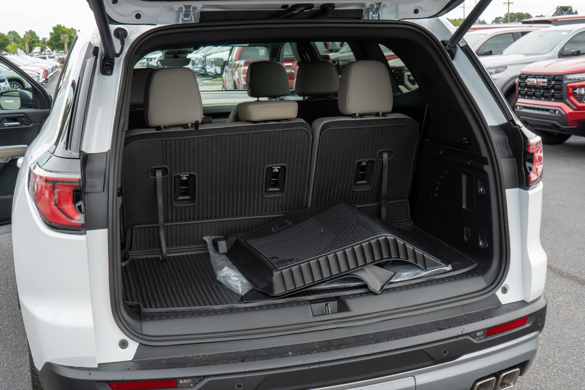 New 2026 GMC Acadia Elevation FWD image 32