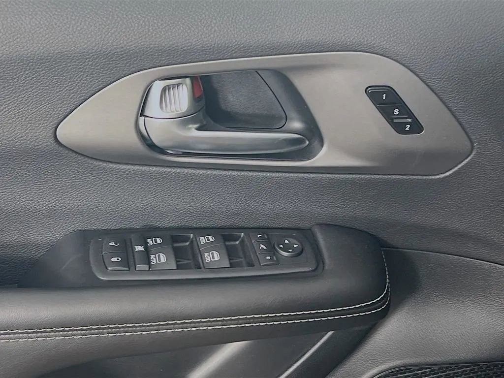 New 2027 Chrysler Pacifica Limited FWD image 19