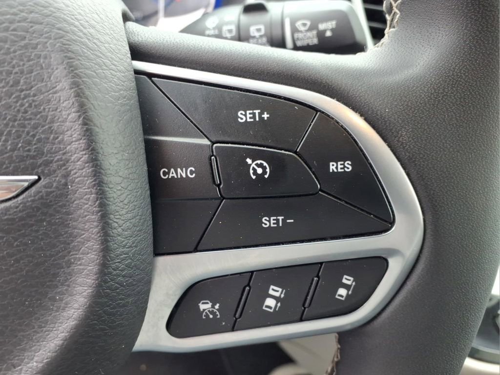 Used 2024 Chrysler Pacifica Touring-L FWD image 20