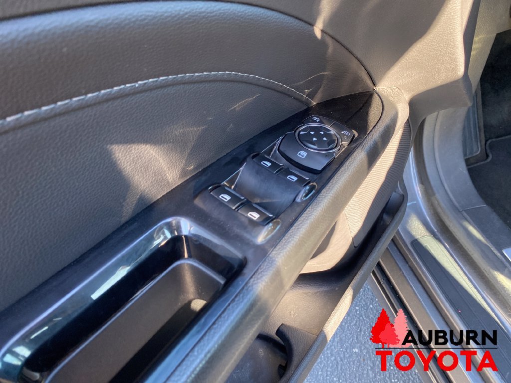 Used 2016 Ford Fusion Energi Titanium FWD image 10
