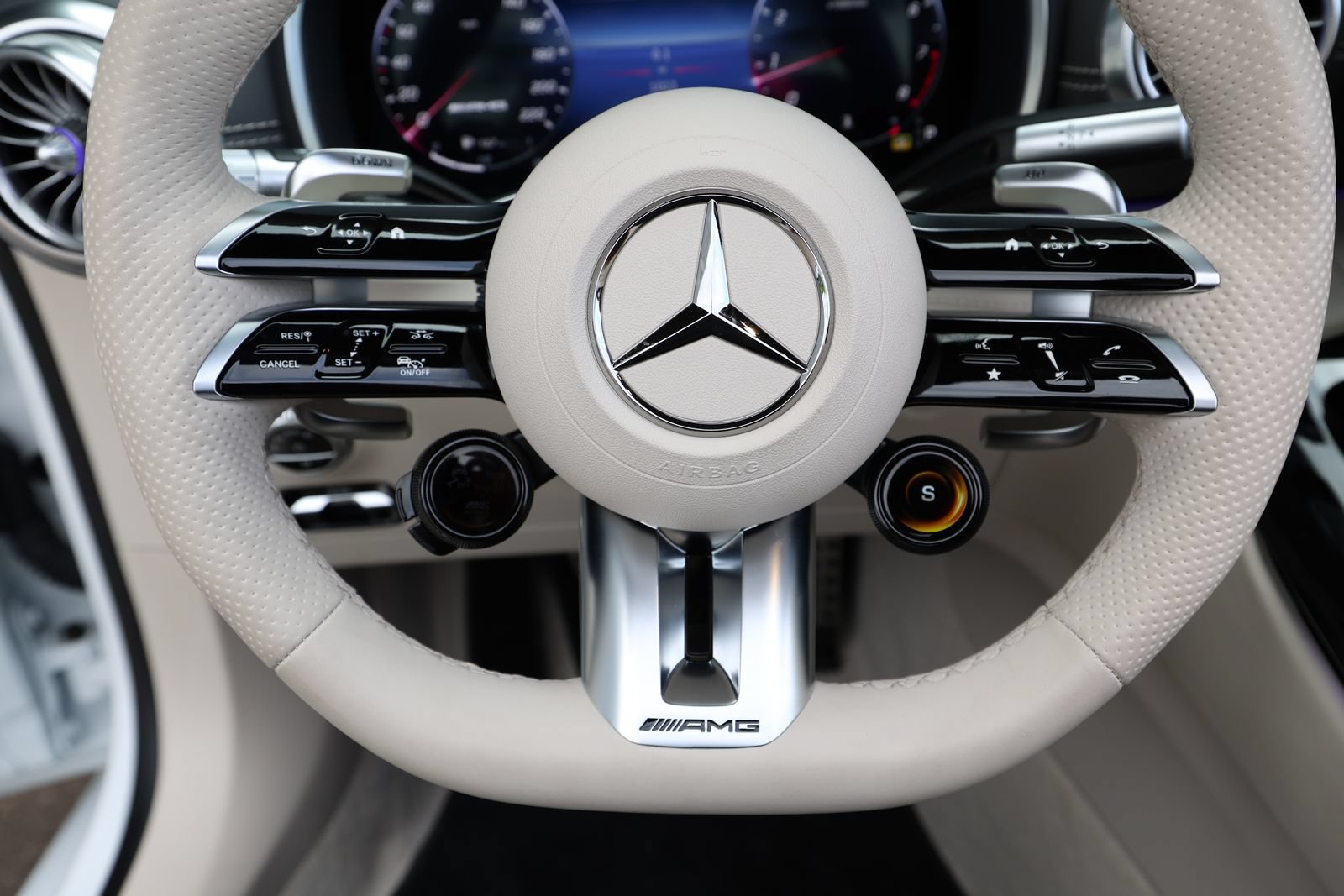 Used 2024 Mercedes-Benz SL 63 AMG 4MATIC image 25
