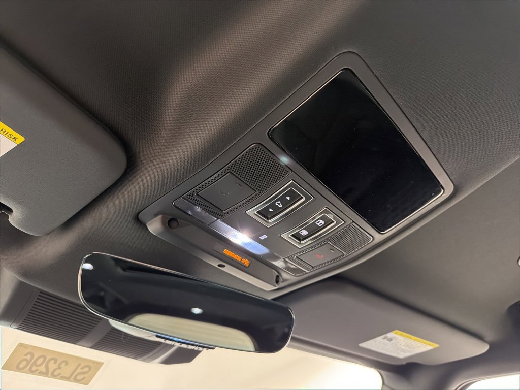 New 2026 Land Rover Defender 110 X-Dynamic SE image 18