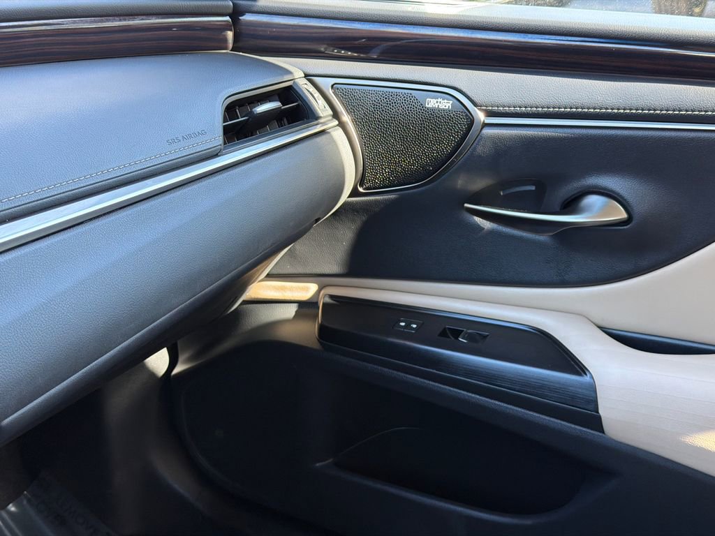 Used 2021 Lexus ES 300h w/ Premium Package image 32