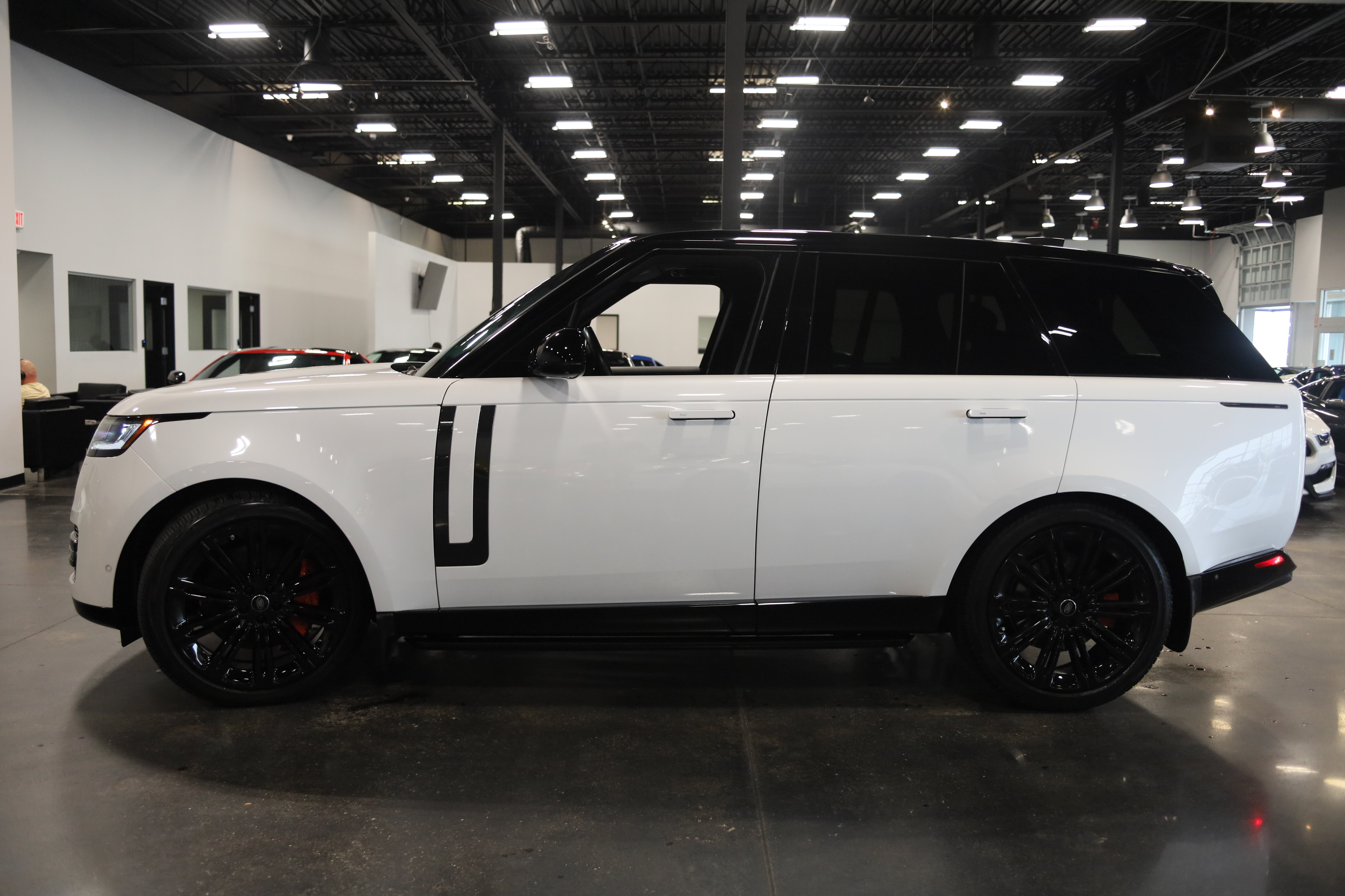 Used 2024 Land Rover Range Rover SE AWD/4WD image 13