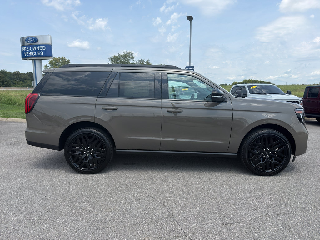 New 2027 Ford Expedition Platinum w/ Stealth Performance Package AWD/4WD image 4
