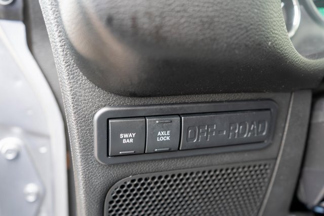 Used 2017 Jeep Wrangler Unlimited Rubicon w/ Connectivity Group image 19