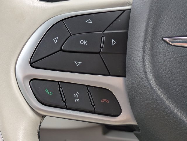 Used 2018 Chrysler Pacifica Limited w/ Advanced Safetytec Group FWD image 20