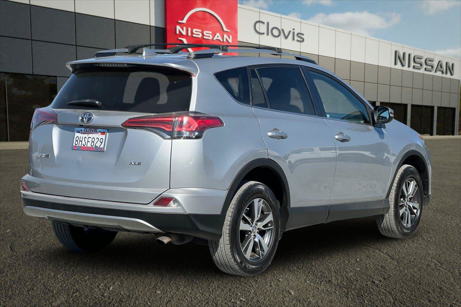 Used 2018 Toyota RAV4 XLE FWD image 3